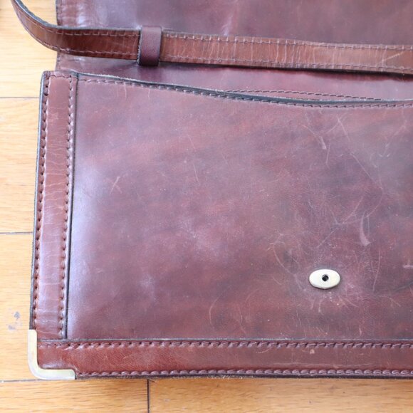 Vintage Brown Leather Shoulder Bag with Brass Details - Picture 12 of 16